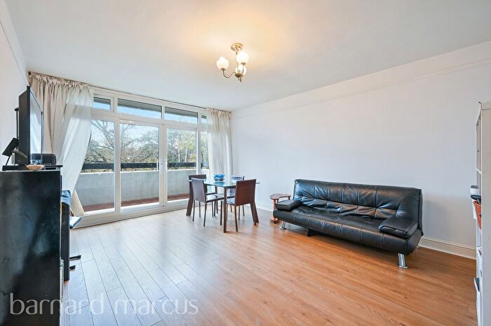 2 Bedroom Flat To Rent In Victoria Drive, London, SW19