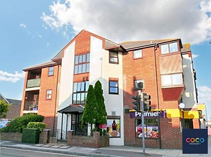 2 Bedroom Flat To Rent In Newstead Road, Weymouth, DT4