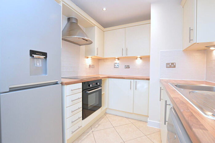 2 Bedroom Apartment To Rent In Foxboro Road, Redhill, RH1
