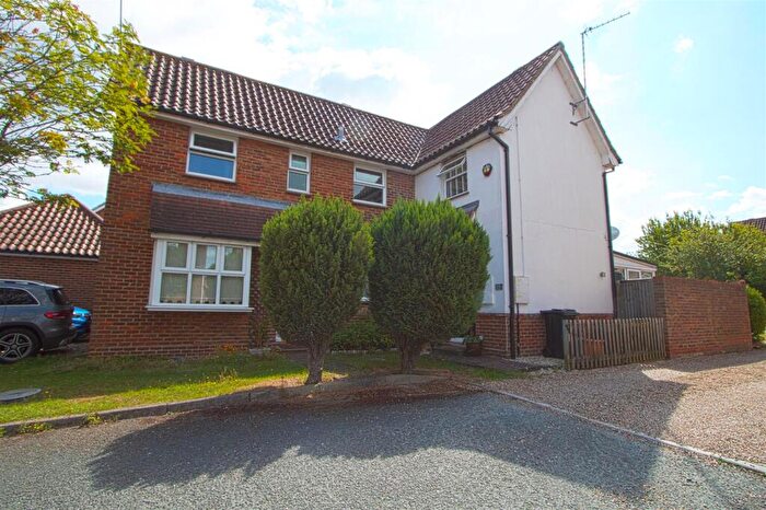 2 Bedroom Semi-Detached House For Sale In Bowfell Drive, Langdon Hills, Basildon, SS16