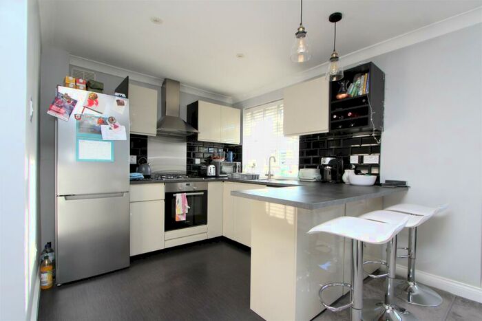 2 Bedroom Apartment To Rent In Annington Road, East Finchley, London, N2