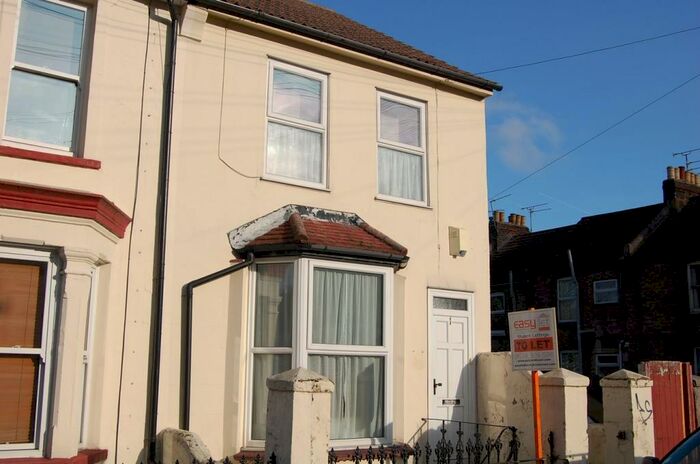 4 Bedroom Terraced House To Rent In Milburn Road, Gillingham, ME7