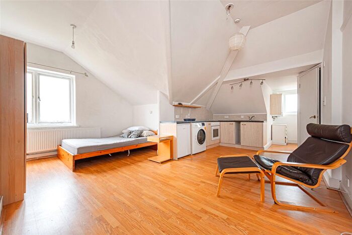 Studio To Rent In Great North Road, Highgate, London, N6