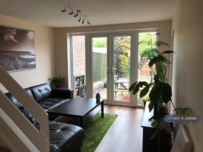 4 Bedroom Terraced House To Rent In Hyde Avenue, Potters Bar, EN6