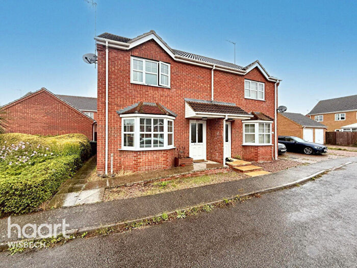 3 Bedroom Semi-Detached House For Sale In Horseshoe Court, Outwell, PE14
