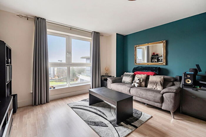 1 Bedroom Flat For Sale In Skyline Plaza, Alencon Link Basingstoke, RG21