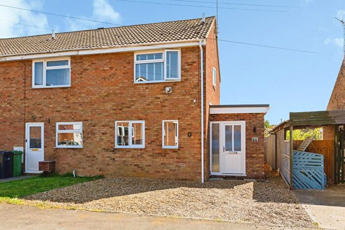 3 Bedroom Semi-Detached House For Sale In Sandringham Drive, Heacham, King's Lynn, PE31