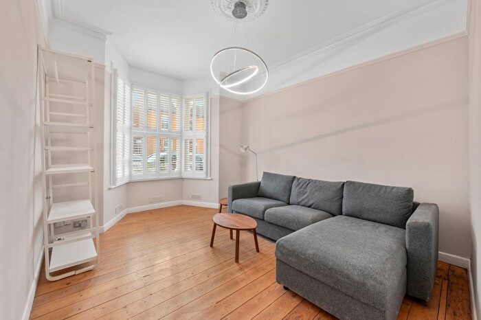 2 Bedroom Flat To Rent In Latimer Road, London, SW19