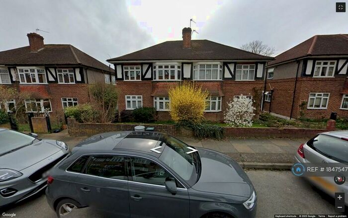 2 Bedroom Maisonette To Rent In Mill Vale, Bromley, BR2