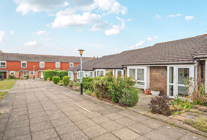 2 Bedroom Bungalow For Sale In Southwood Close, Worcester Park, KT4