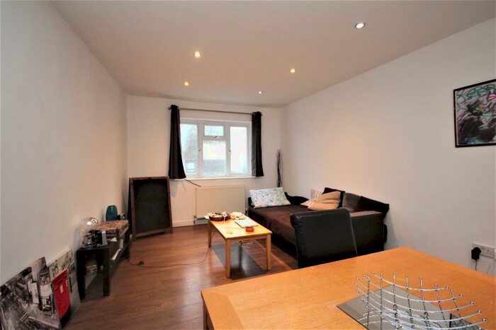 1 Bedroom Flat To Rent In Bethnal Green Road, Shoreditch, London, E2