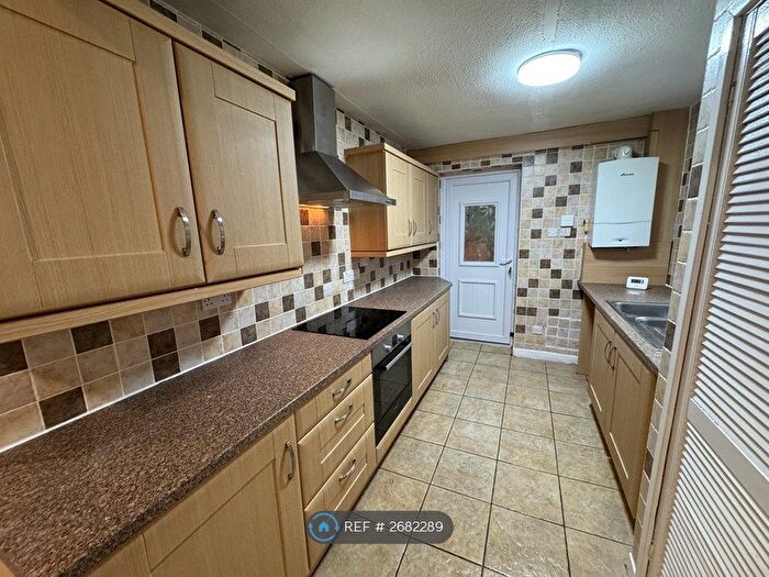 3 Bedroom End Of Terrace House To Rent In Brookside Avenue, Droylsden, Manchester, M43