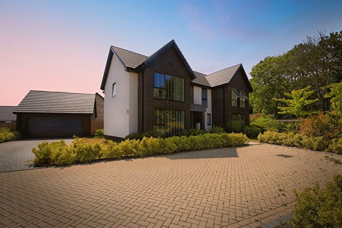 4 Bedroom Detached House For Sale In Tarka Grove, Hampton Water, Peterborough, PE7