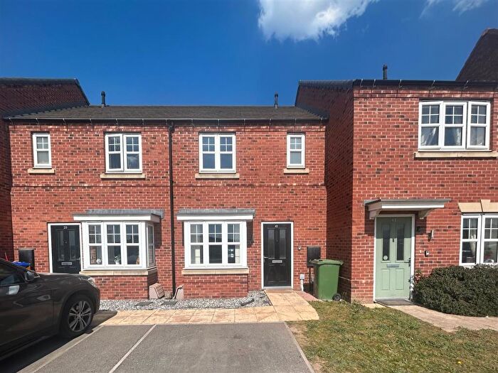 2 Bedroom Town House To Rent In Brinsley Way, Harworth, Doncaster, DN11