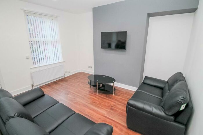 3 Bedroom Terraced House To Rent In Graham View, Burley, LS4