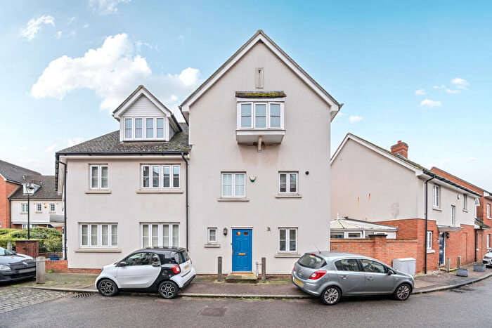 3 Bedroom Town House For Sale In Watermans Way, Greenhithe, Kent, DA9