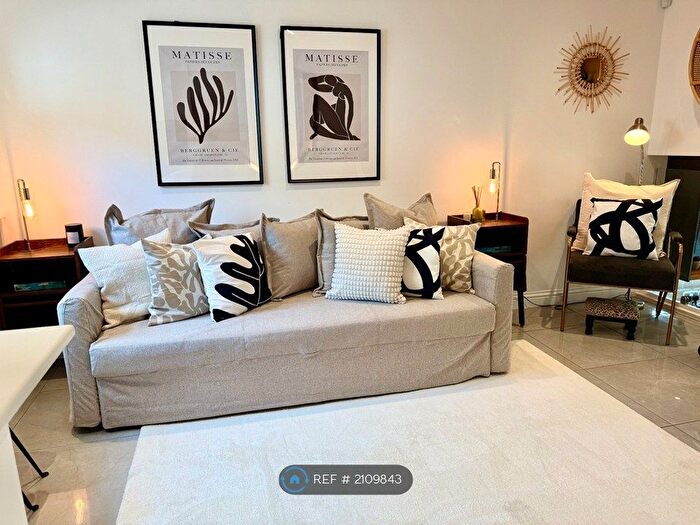 3 Bedroom Terraced House To Rent In Northdown Street, London, N1