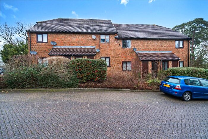 1 Bedroom Maisonette For Sale In Bluebell Rise, Lightwater, Surrey, GU18