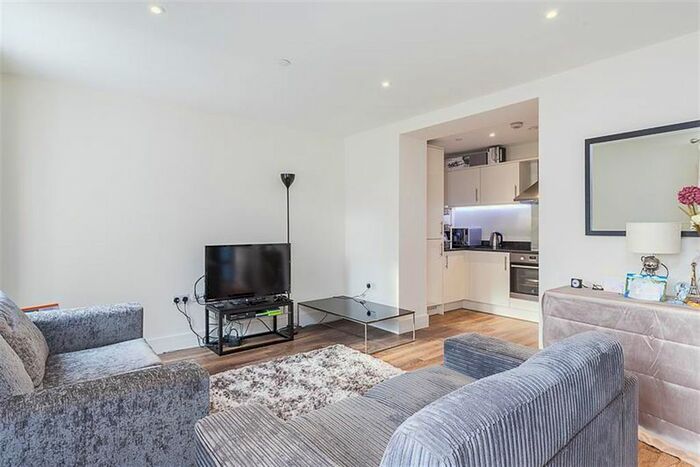 1 Bedroom Flat To Rent In Ashlar Court, Hammersmith, W6