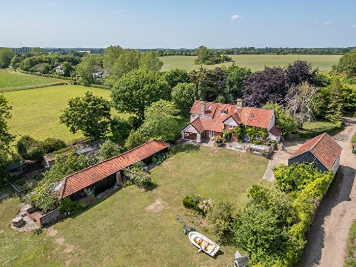 5 Bedroom Detached House For Sale In The Street, Rushmere, NR33