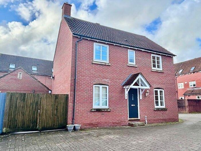 3 Bedroom Detached House To Rent In Grayling Close, Calne, SN11