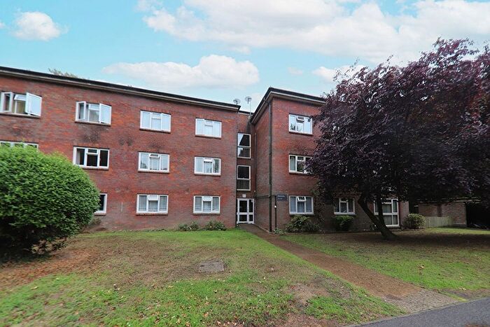2 Bedroom Flat To Rent In Berry Lane, Rickmansworth, WD3