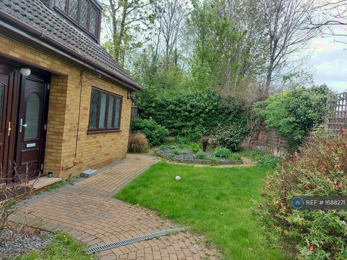3 Bedroom Detached House To Rent In Warwick Drive, Waltham Cross, EN8