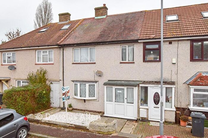 3 Bedroom Terraced House For Sale In Bell Farm Avenue, Dagenham, Essex, RM10