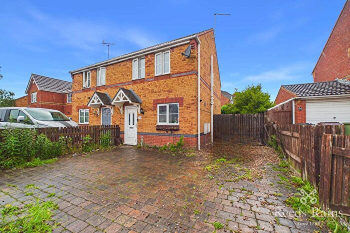 3 Bedroom Semi-Detached House For Sale In Alma Road, North Wingfield, Chesterfield, Derbyshire, S42