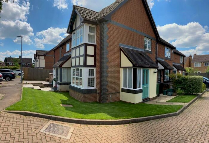 1 Bedroom Cluster House To Rent In Perham Way, St. Albans, Hertfordshire, AL2