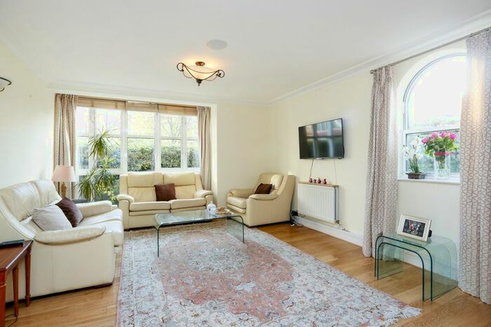 2 Bedroom Flat To Rent In Keble Place, London, SW13