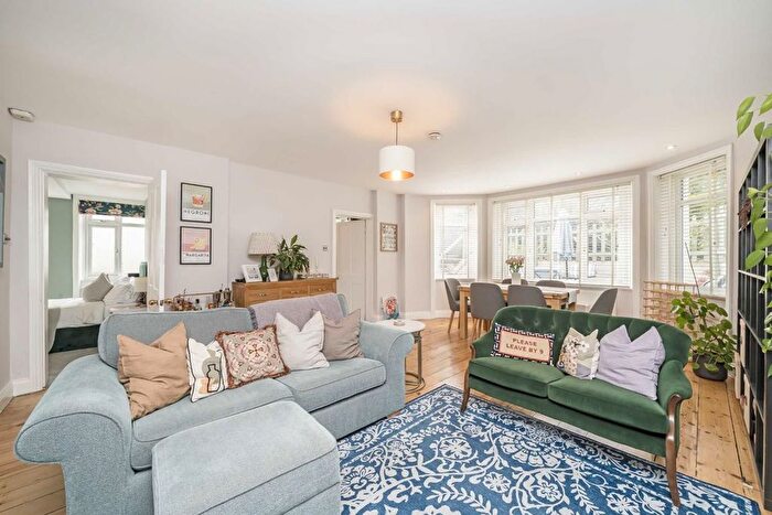 2 Bedroom Flat For Sale In Willesden Lane, Brondesbury Park, NW6