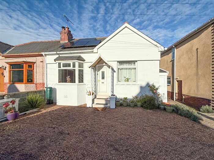 3 Bedroom Semi-Detached House For Sale In Smithy Moor Avenue, Stocksbridge, S36