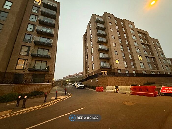 2 Bedroom Flat To Rent In Brooklands Court, Luton, LU2