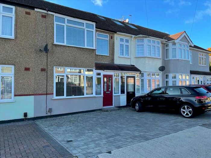 3 Bedroom Terraced House To Rent In Amery Gardens, Romford, RM2