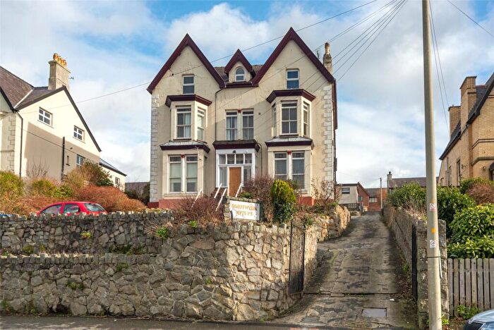 1 Bedroom Apartment For Sale In St. Davids Road, Caernarfon, Gwynedd, LL55