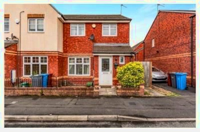 3 Bedroom Semi-Detached House To Rent In Croasdlae Ave, Fallowfield, M14