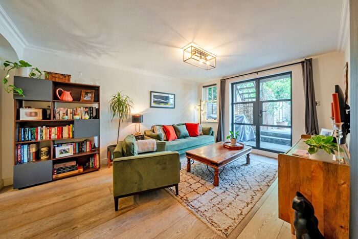 2 Bedroom Maisonette For Sale In Ambleside Avenue, Streatham, London, SW16