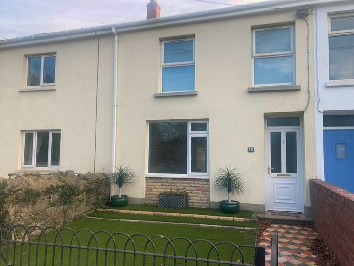3 Bedroom House To Rent In Eva Terrace, Ferryside, SA17