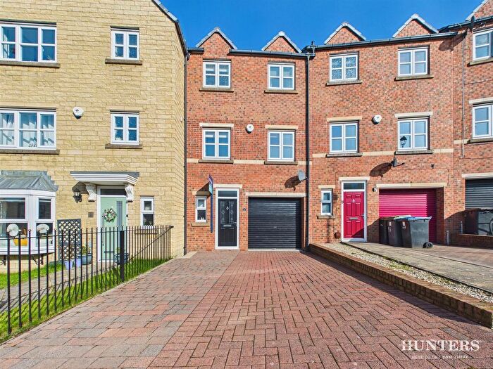 4 Bedroom Town House For Sale In Queens Gate, Consett, DH8