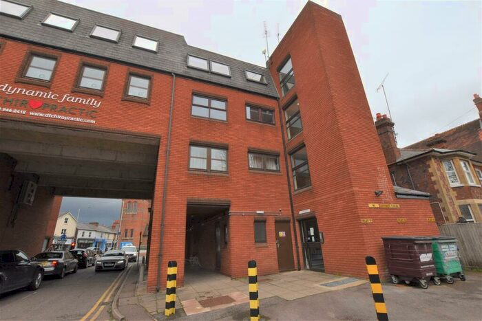 1 Bedroom Flat To Rent In Gosbrook Road, RG4