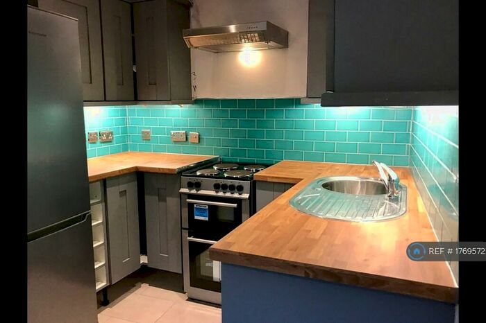 2 Bedroom Flat To Rent In Sea Road, Boscombe, Bournemouth, BH5