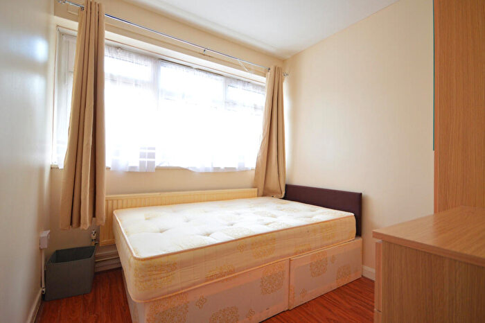 3 Bedroom Flat To Rent In Gilbertson House, Canary Wharf, E14