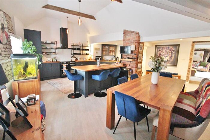 4 Bedroom Property For Sale In Ropsley Fox House, Grantham Road, Ropsley, NG33