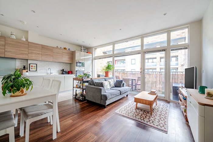 2 Bedroom Flat For Sale In Palmerston Road, Acton, London, W3