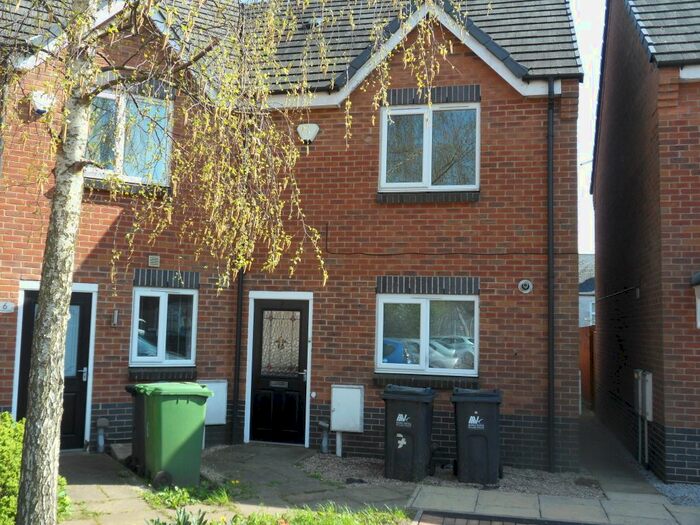 3 Bedroom Town House To Rent In Eames Close, Heanor, DE75