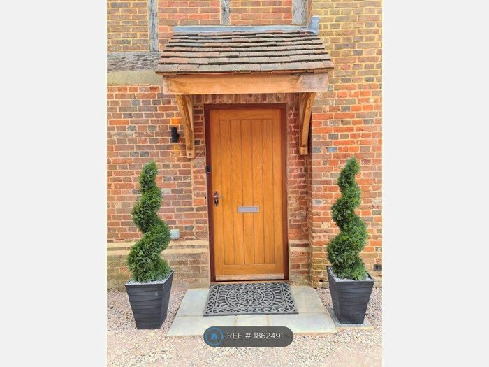 2 Bedroom Flat To Rent In Malthouse Lane, Heckfield, RG27