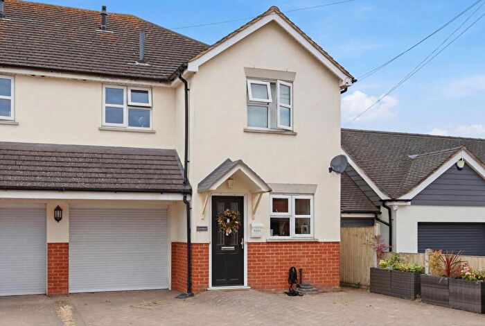 3 Bedroom Semi Detached House For Sale In Grosvenor Road, Orsett, RM16