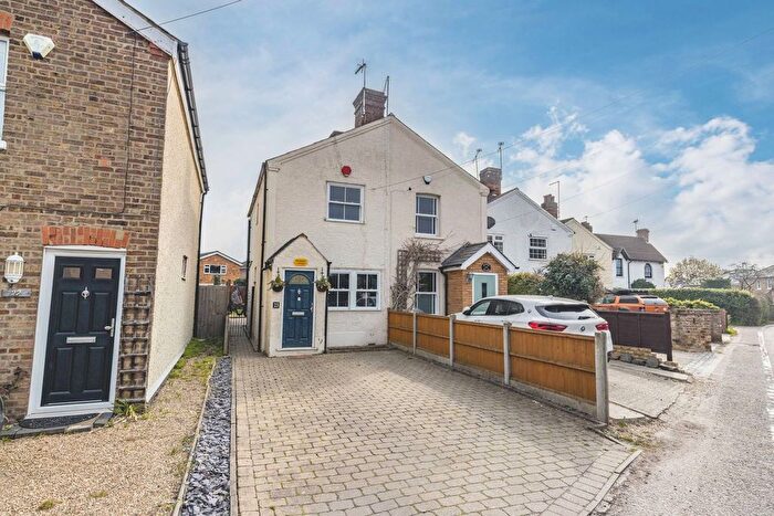 3 Bedroom Semi-Detached House For Sale In Fairfield Road, Burnham, SL1