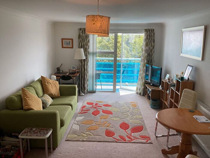 2 Bedroom Flat For Sale In Military Road, Hilsea, Portsmouth, PO3